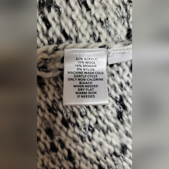 Ann Taylor LOFT Very Soft Sweater Vest Size L - Picture 9 of 9